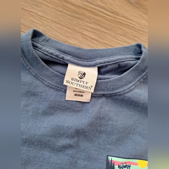 Women's Simply Southern long sleeve t-shirt medium like new - Picture 3 of 6